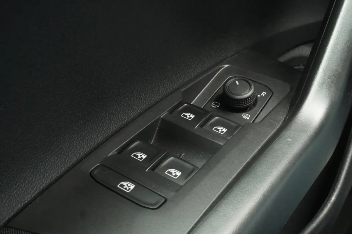 1.0 TSI Life Business+Led+Full-Navigatie+Vitrual+Camera+Ecc+stoel-verw+Parkeer-Hulp+ APK 7-2028