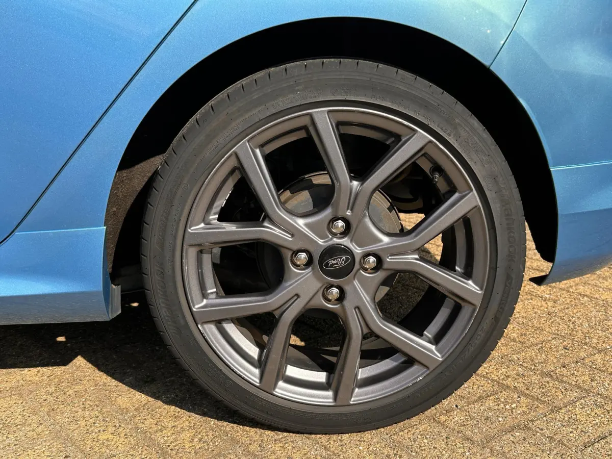 1.0 EcoBoost Hybrid ST-Line X 135PK | Stoelverwarming | Stuurverwarming | Voorruitverwarming | Cruise Control | Climate Control | Parkeersensoren | Apple Carplay & Andriod Auto | 2 Sleutels 