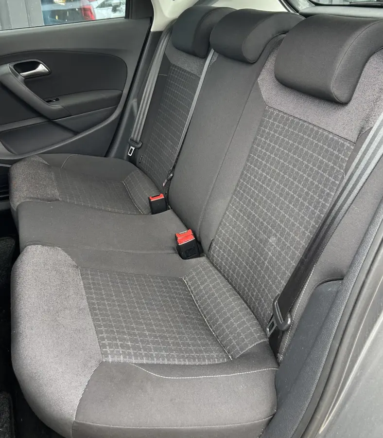 1.2 TSI Highline 90PK | Volledige Onderhoudshistorie | 5 Deurs | Parkeersensoren Voor en Achter | Airco | Cruise Control | Lichtmetalen Velgen | 2 Sleutels | Armsteun |
