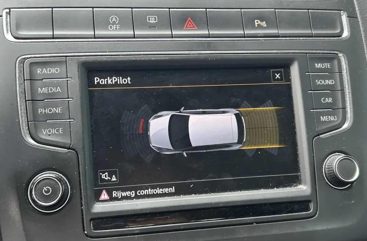 1.2 TSI Highline 90PK | Volledige Onderhoudshistorie | 5 Deurs | Parkeersensoren Voor en Achter | Airco | Cruise Control | Lichtmetalen Velgen | 2 Sleutels | Armsteun |