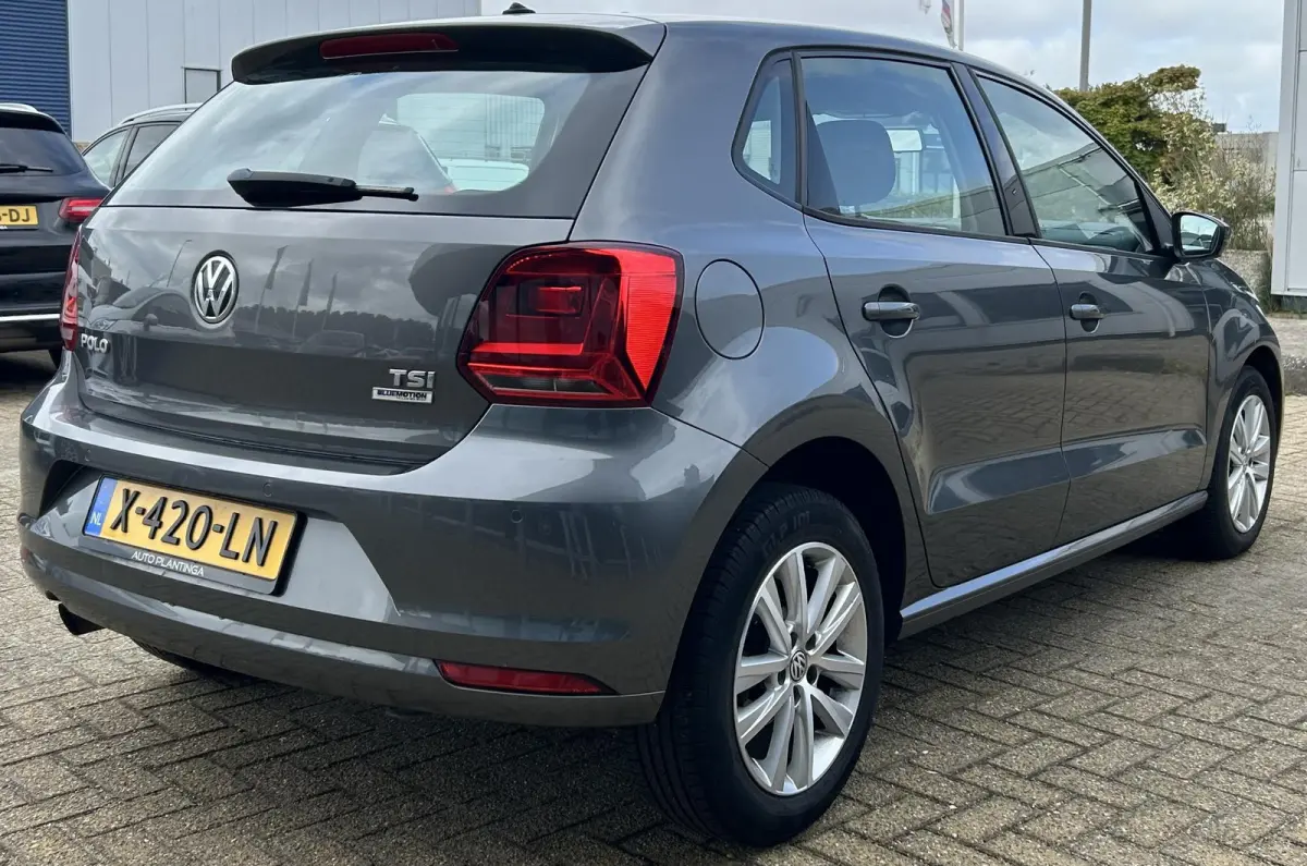 1.2 TSI Highline 90PK | Volledige Onderhoudshistorie | 5 Deurs | Parkeersensoren Voor en Achter | Airco | Cruise Control | Lichtmetalen Velgen | 2 Sleutels | Armsteun |