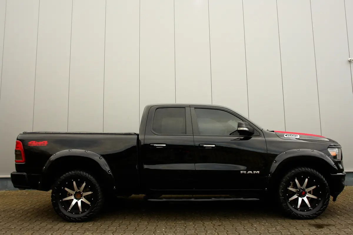 DODGE 1500 5.7 V8 Black Edition