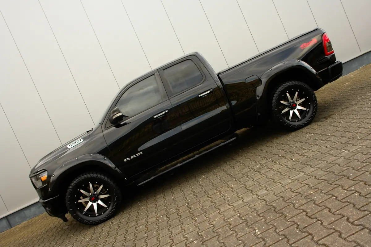 DODGE 1500 5.7 V8 Black Edition