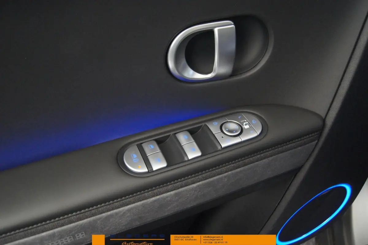 Lounge Techniq +Uniq pakket Bose Leer Head up