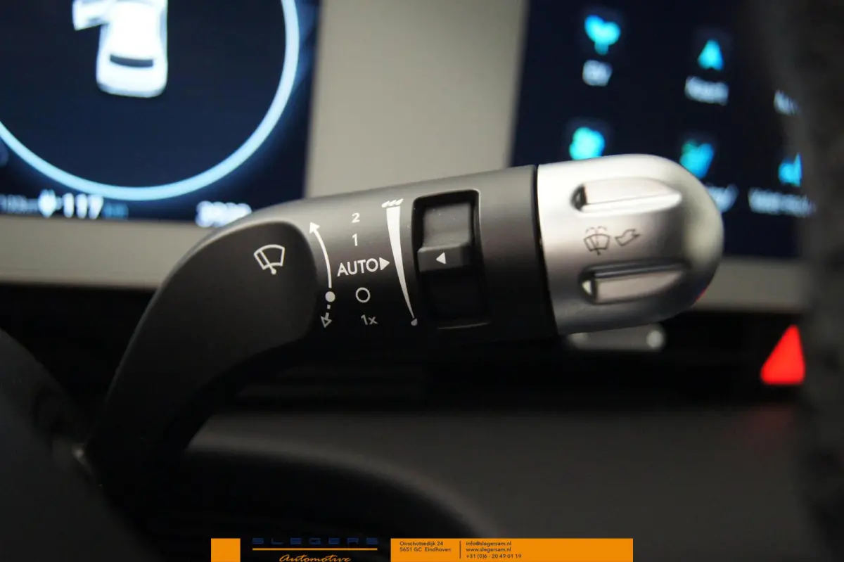 Lounge Techniq +Uniq pakket Bose Leer Head up