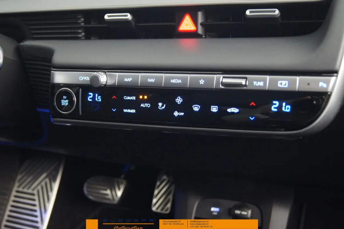 Lounge Techniq +Uniq pakket Bose Leer Head up
