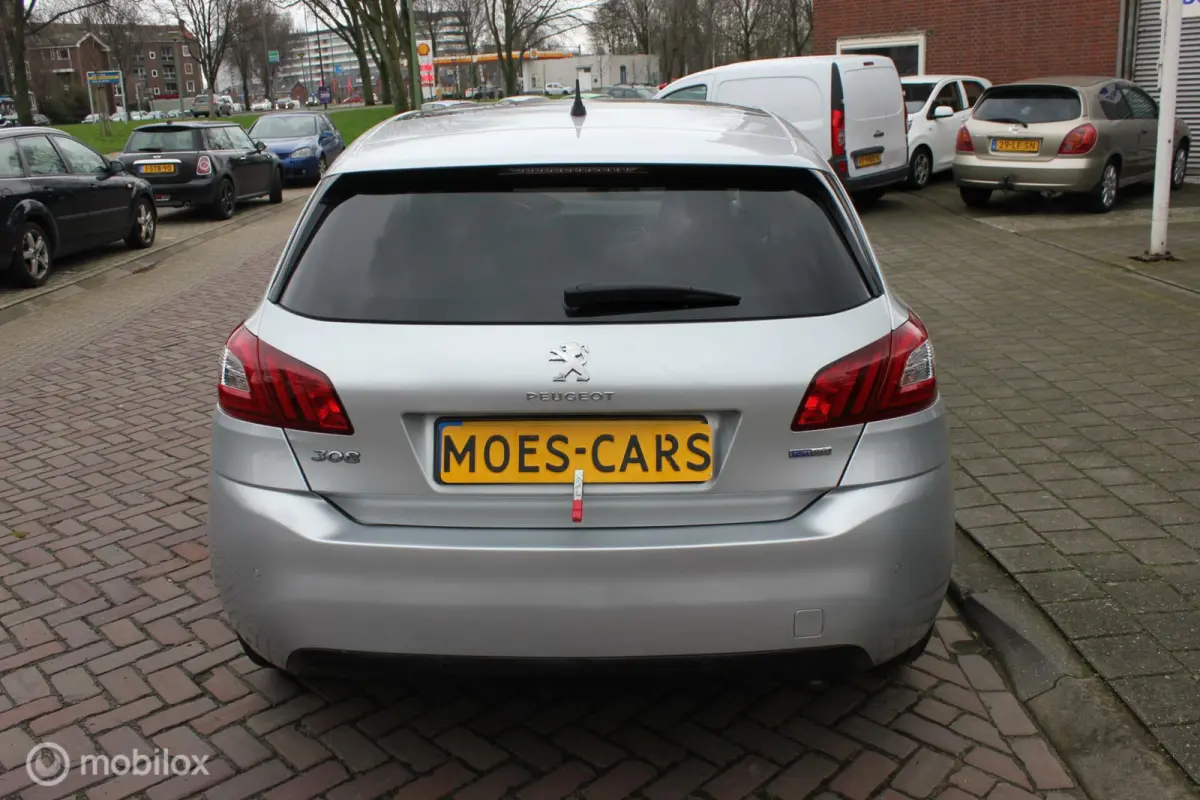 1.2 PureTech Blue Lease Premium