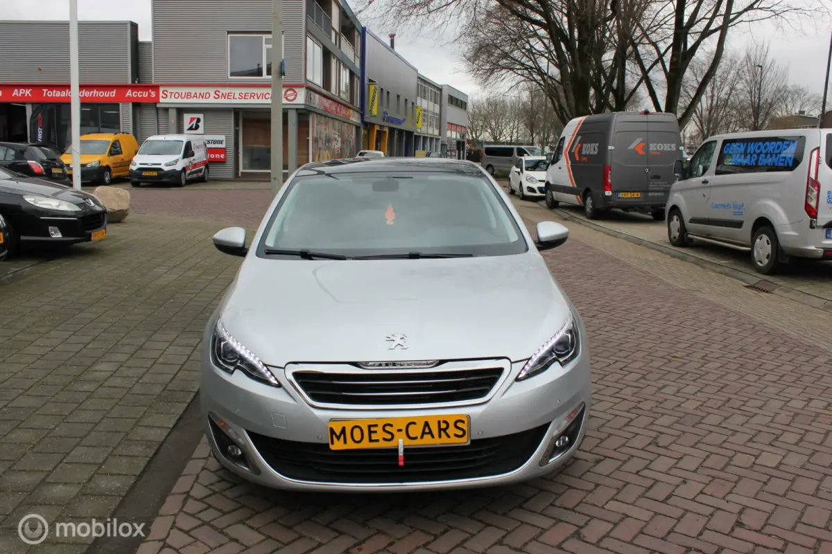 1.2 PureTech Blue Lease Premium