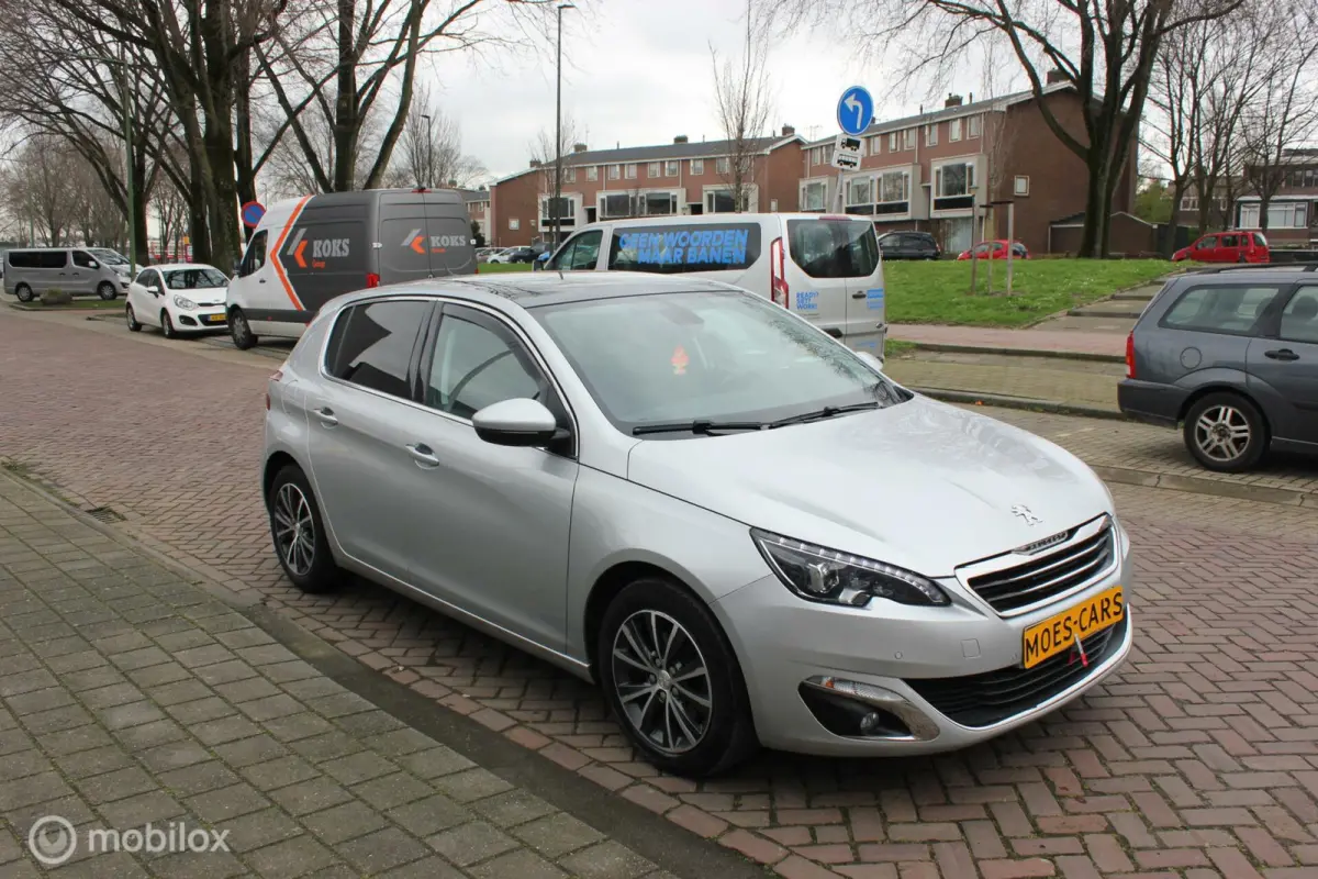 1.2 PureTech Blue Lease Premium
