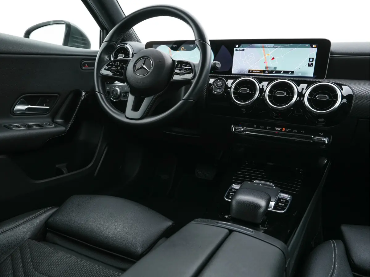 180 Advantage Style-Pack (INCL-BTW) Aut. *WIDESCREEN-DIGI-COCKPIT | LEATHER-MICROFIBRE | CAMERA | NAVI-FULLMAP | ECC | PDC | CRUISE | CARPLAY | HEATED-SPORTSEATS | CARBON-INLAY | DAB | SHIFT
