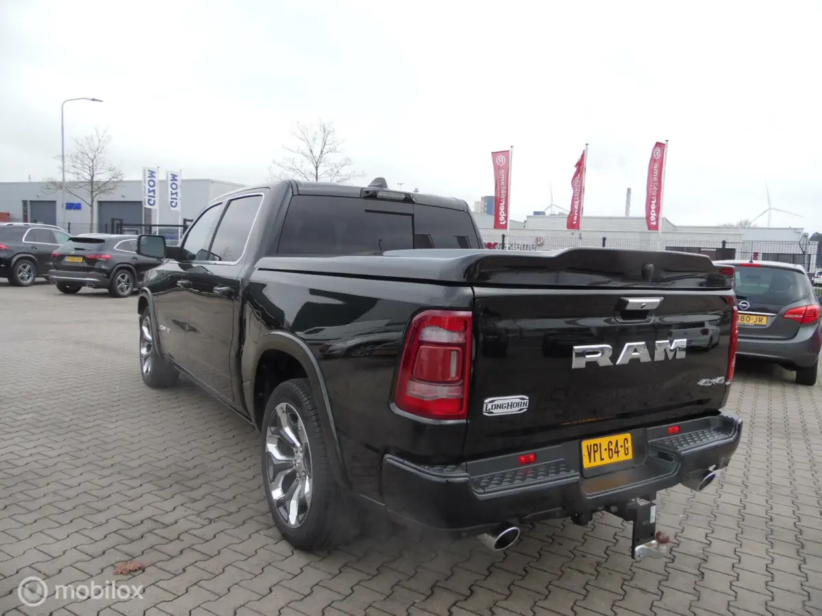 1500 4X4 5.7 V8 4x4 Crew Cab Long Horn Full Options