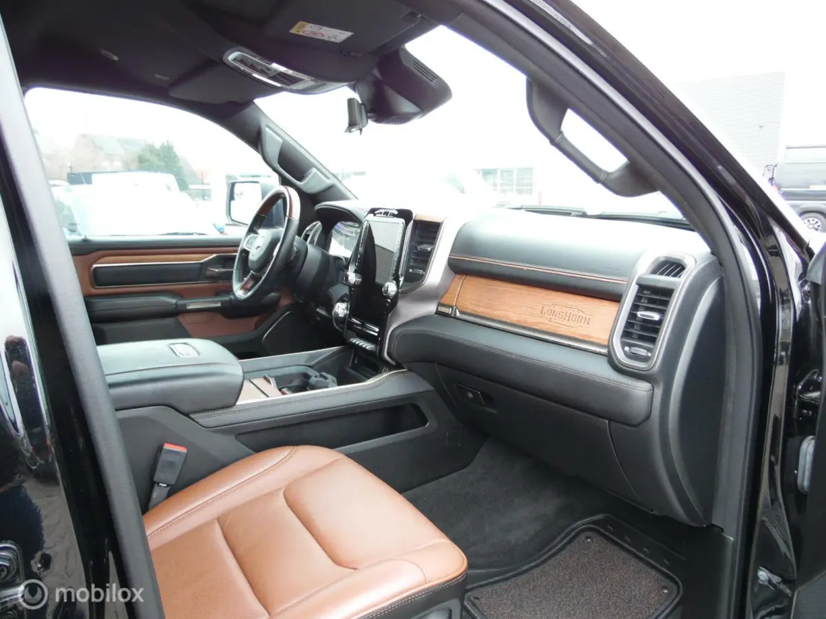 1500 4X4 5.7 V8 4x4 Crew Cab Long Horn Full Options