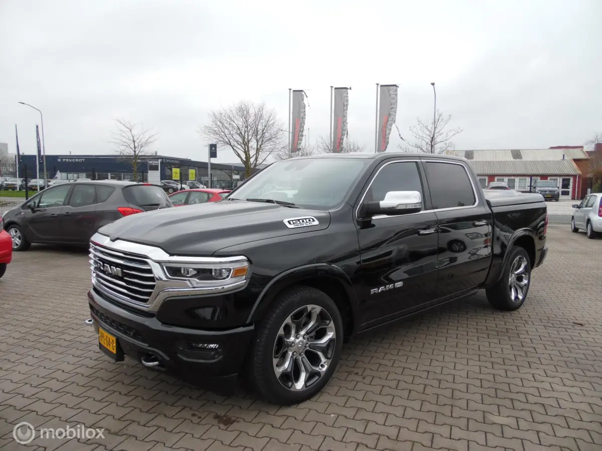 1500 4X4 5.7 V8 4x4 Crew Cab Long Horn Full Options