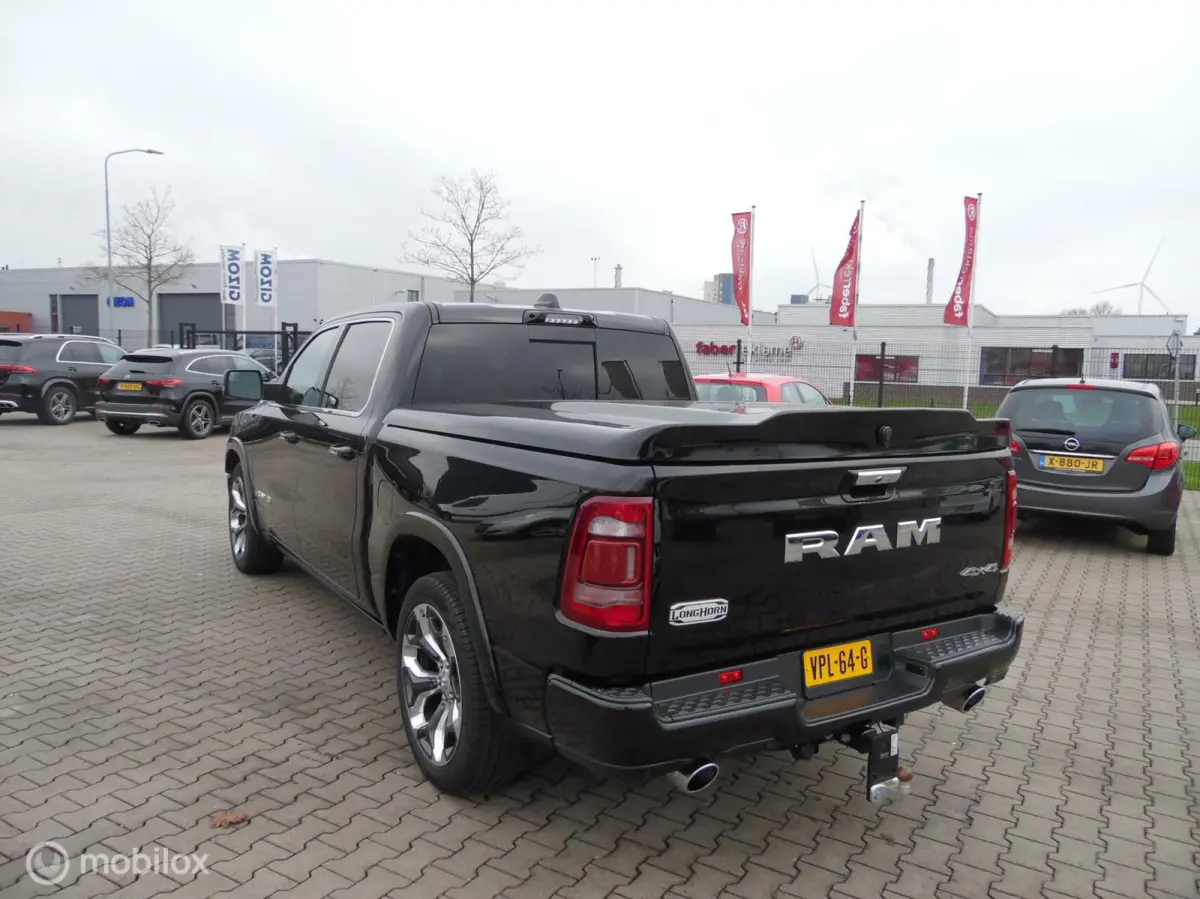 1500 4X4 5.7 V8 4x4 Crew Cab Long Horn Full Options