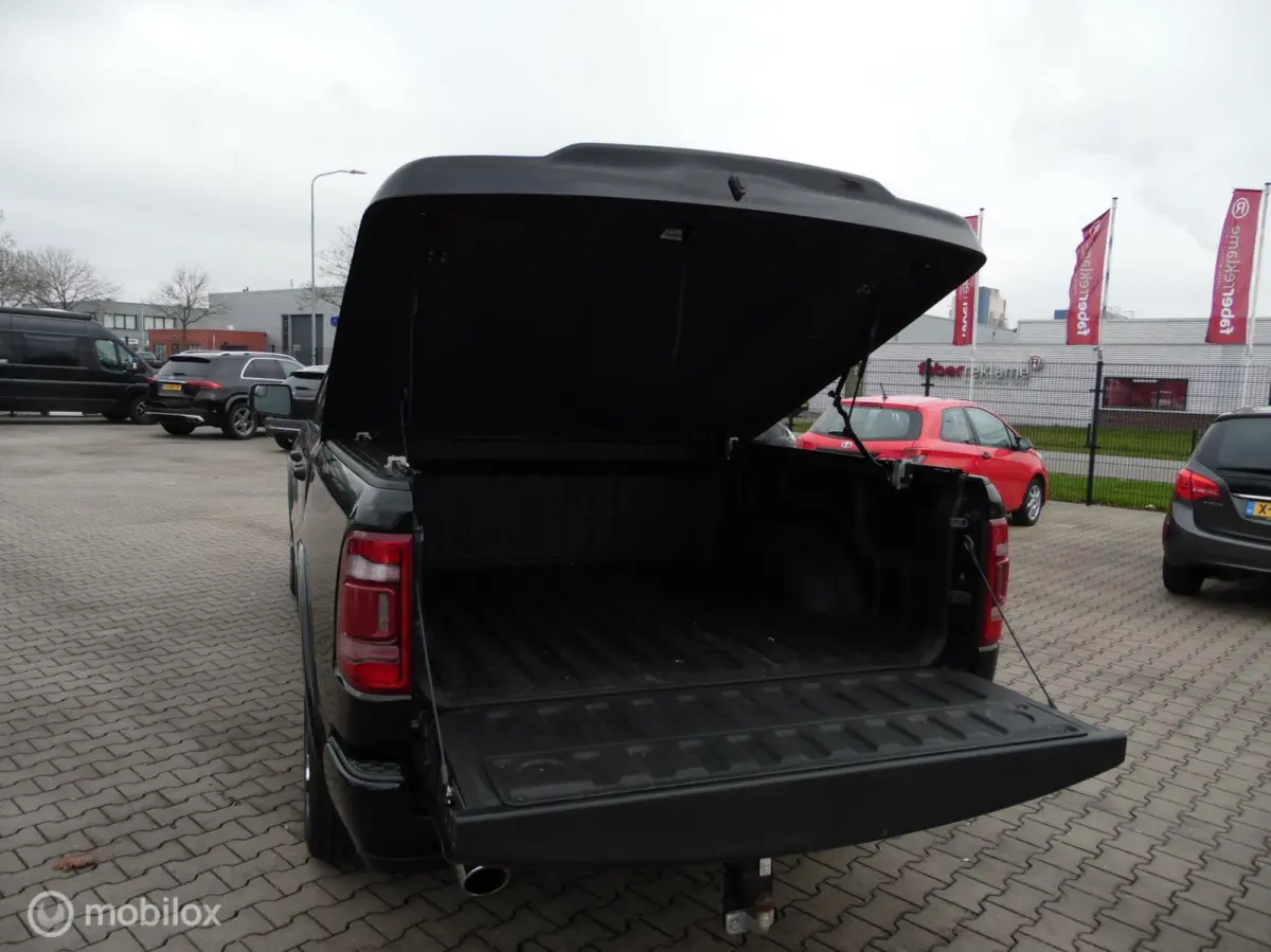 1500 4X4 5.7 V8 4x4 Crew Cab Long Horn Full Options