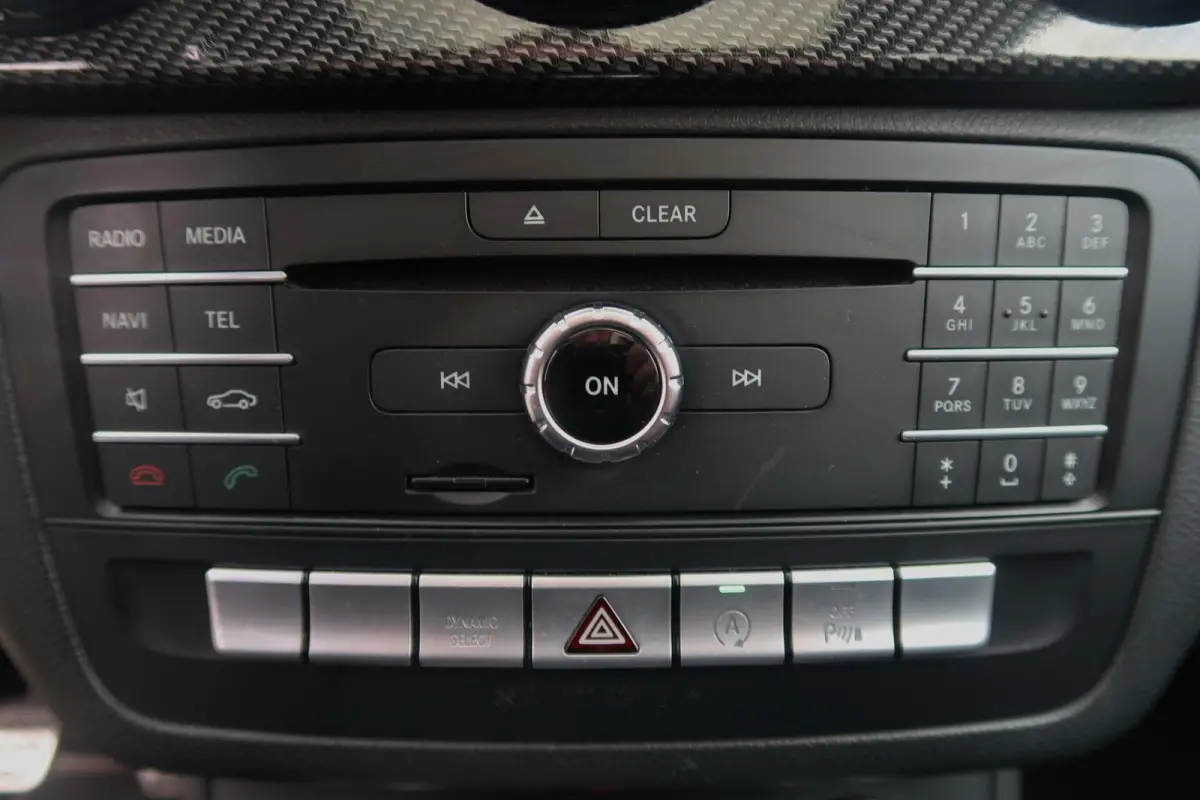 180 AMG|PANORAMADAK|FACELIFT|NAVIGATIE|BLUETOOTH|XENON-LED|DEALER ONDERHOUDEN