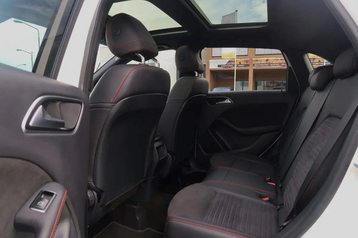 180 AMG|PANORAMADAK|FACELIFT|NAVIGATIE|BLUETOOTH|XENON-LED|DEALER ONDERHOUDEN