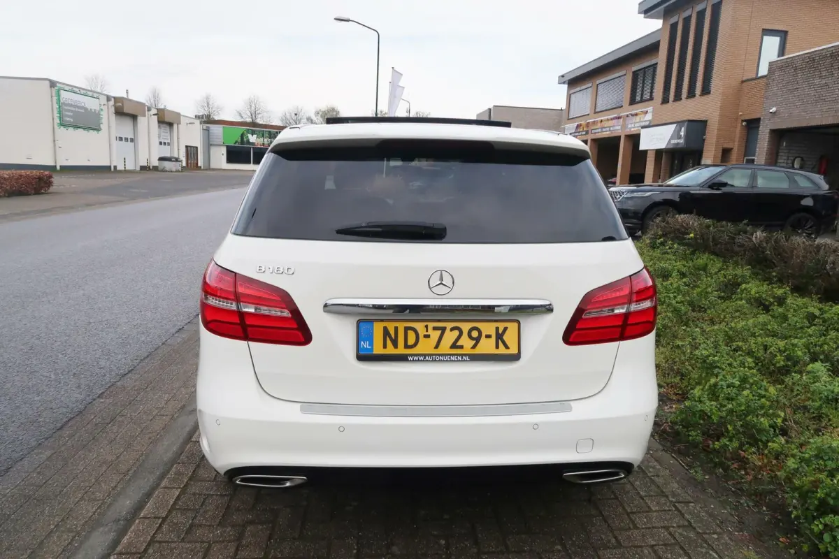 180 AMG|PANORAMADAK|FACELIFT|NAVIGATIE|BLUETOOTH|XENON-LED|DEALER ONDERHOUDEN