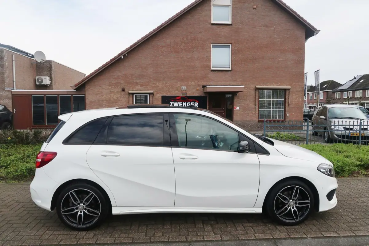 180 AMG|PANORAMADAK|FACELIFT|NAVIGATIE|BLUETOOTH|XENON-LED|DEALER ONDERHOUDEN
