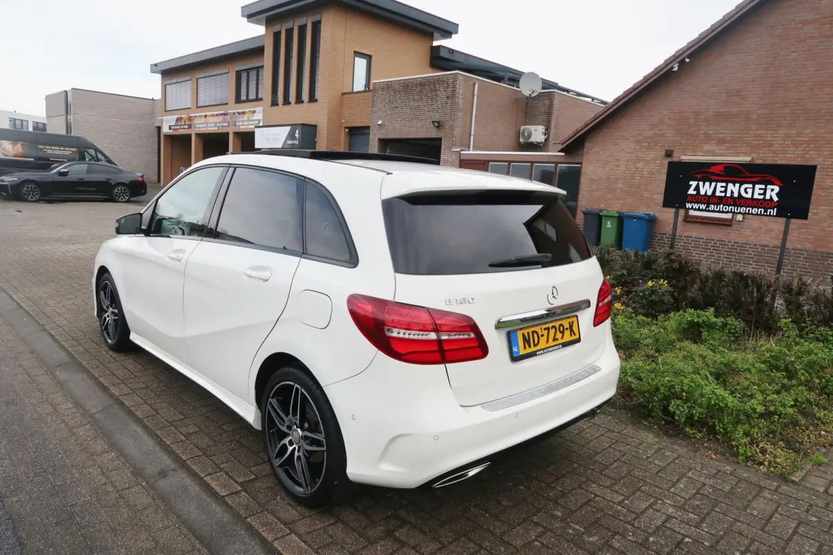 180 AMG|PANORAMADAK|FACELIFT|NAVIGATIE|BLUETOOTH|XENON-LED|DEALER ONDERHOUDEN