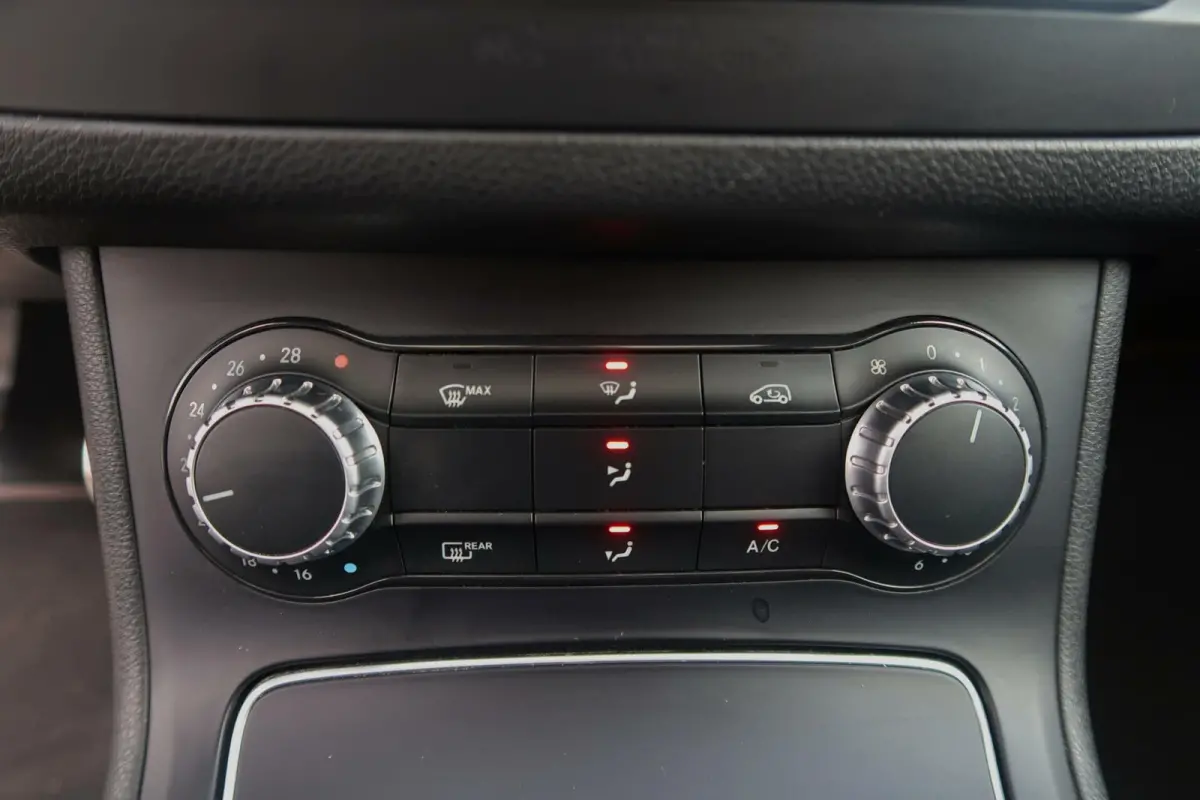 180 AMG|PANORAMADAK|FACELIFT|NAVIGATIE|BLUETOOTH|XENON-LED|DEALER ONDERHOUDEN
