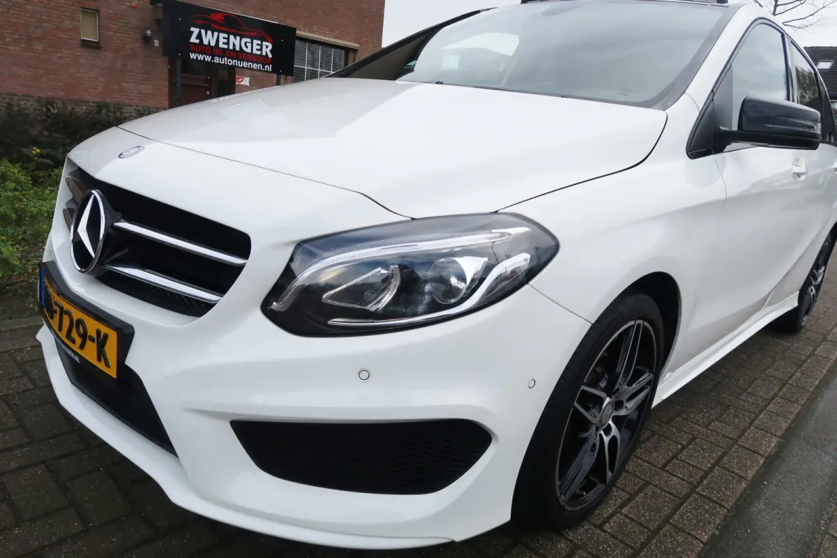 180 AMG|PANORAMADAK|FACELIFT|NAVIGATIE|BLUETOOTH|XENON-LED|DEALER ONDERHOUDEN
