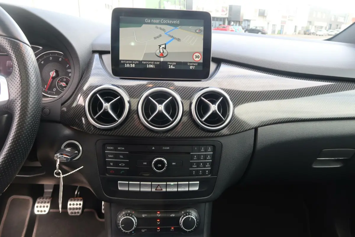180 AMG|PANORAMADAK|FACELIFT|NAVIGATIE|BLUETOOTH|XENON-LED|DEALER ONDERHOUDEN