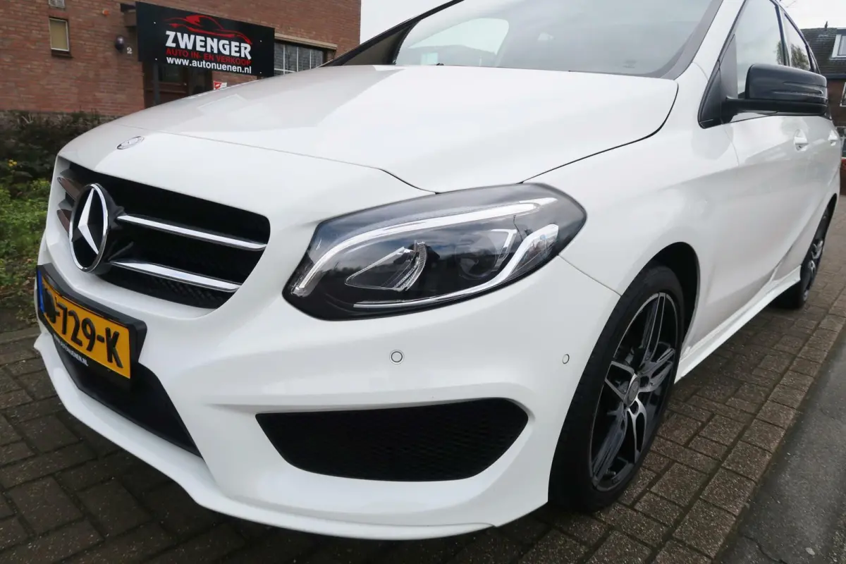 180 AMG|PANORAMADAK|FACELIFT|NAVIGATIE|BLUETOOTH|XENON-LED|DEALER ONDERHOUDEN