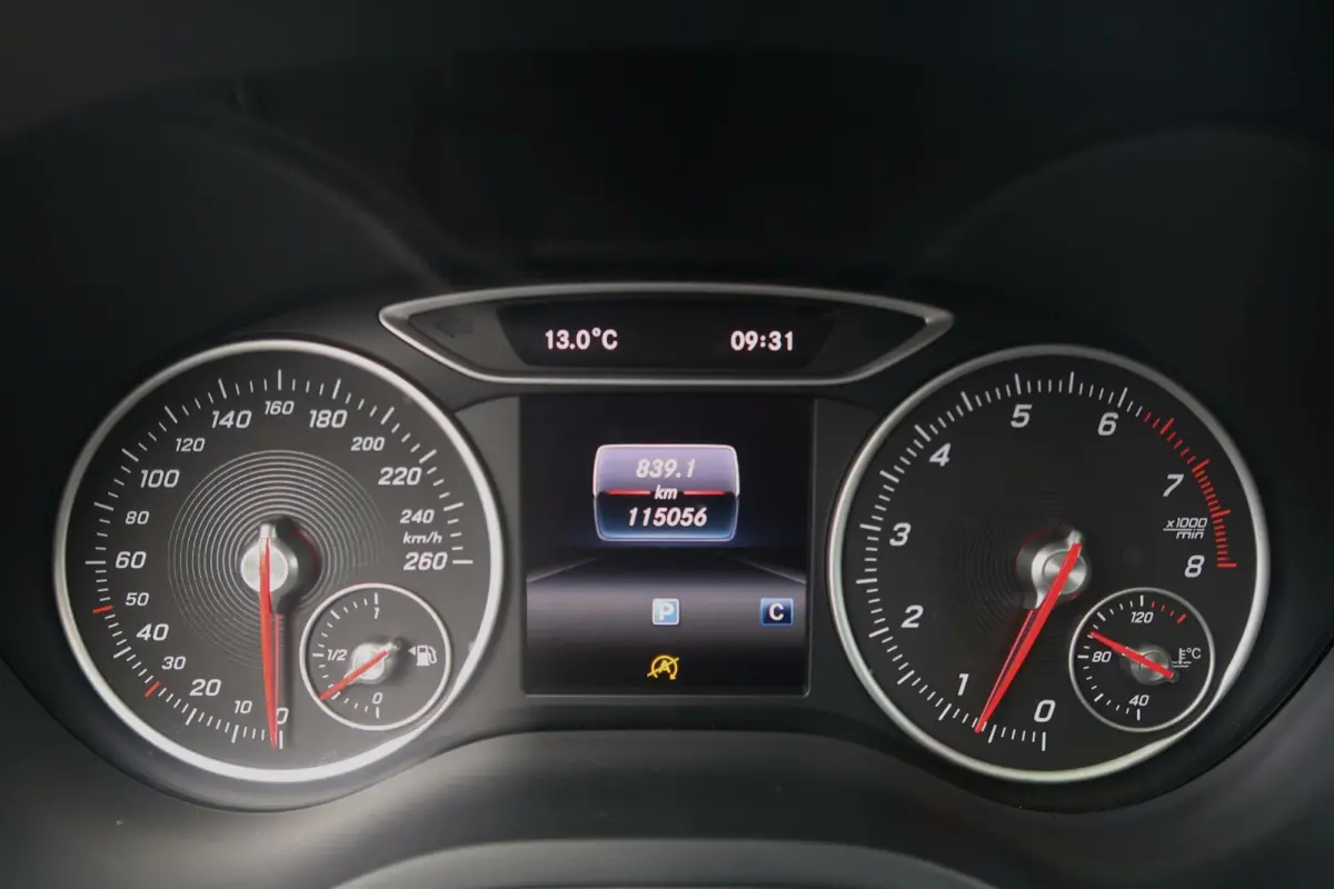 180 AMG|PANORAMADAK|FACELIFT|NAVIGATIE|BLUETOOTH|XENON-LED|DEALER ONDERHOUDEN