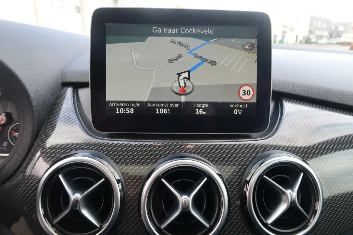 180 AMG|PANORAMADAK|FACELIFT|NAVIGATIE|BLUETOOTH|XENON-LED|DEALER ONDERHOUDEN
