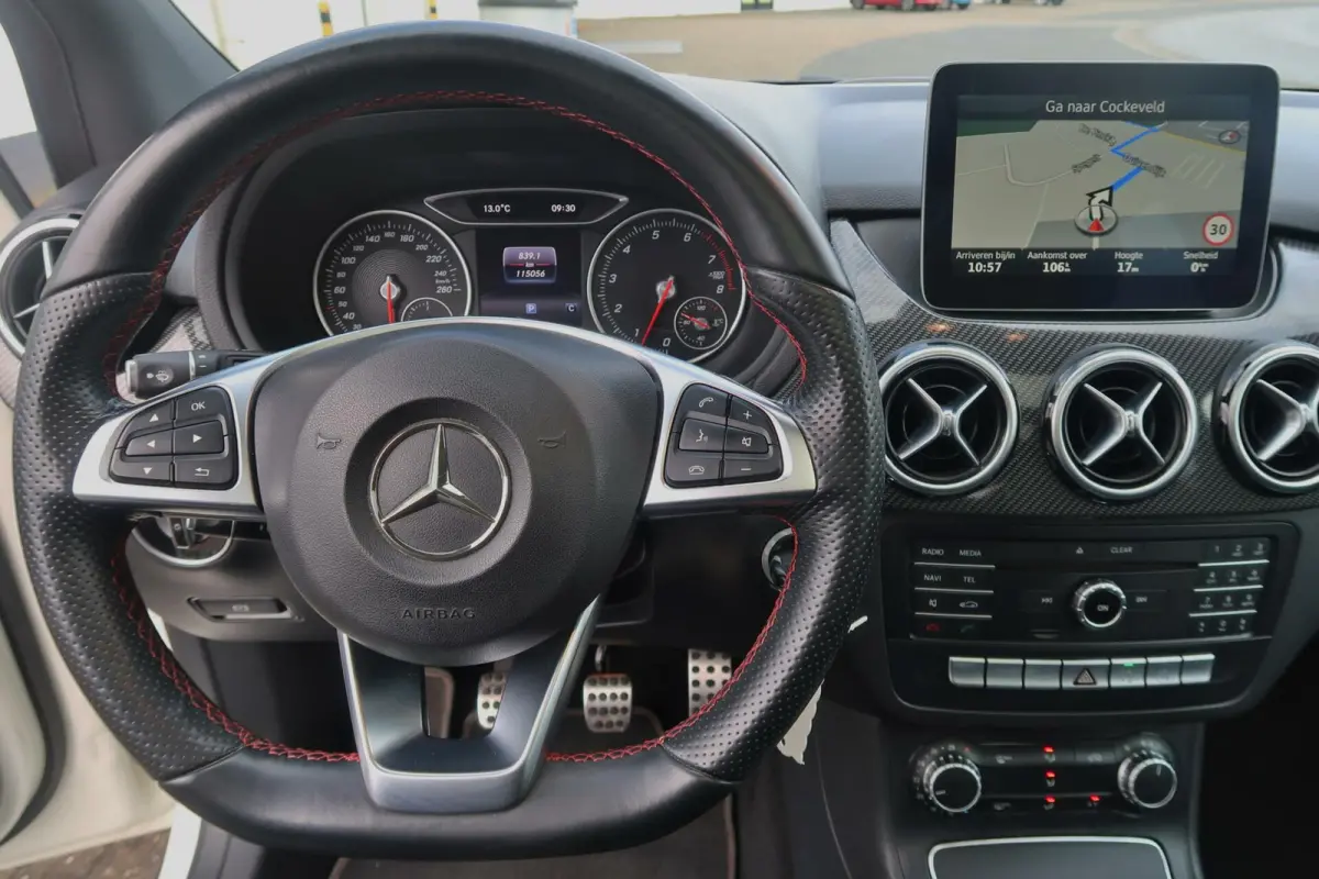 180 AMG|PANORAMADAK|FACELIFT|NAVIGATIE|BLUETOOTH|XENON-LED|DEALER ONDERHOUDEN