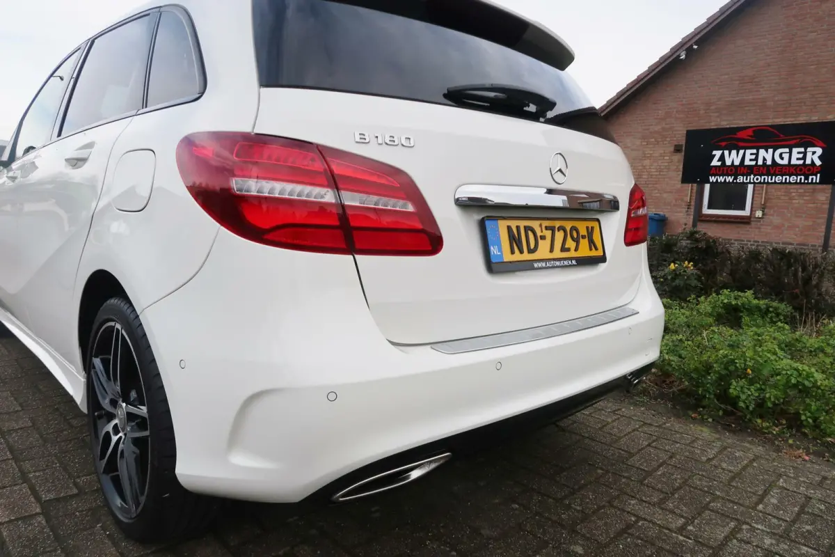 180 AMG|PANORAMADAK|FACELIFT|NAVIGATIE|BLUETOOTH|XENON-LED|DEALER ONDERHOUDEN