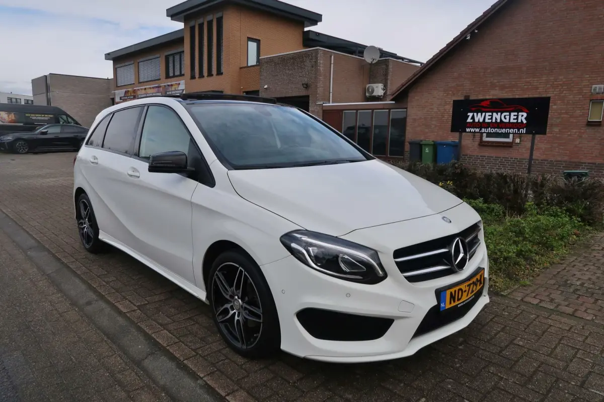 180 AMG|PANORAMADAK|FACELIFT|NAVIGATIE|BLUETOOTH|XENON-LED|DEALER ONDERHOUDEN