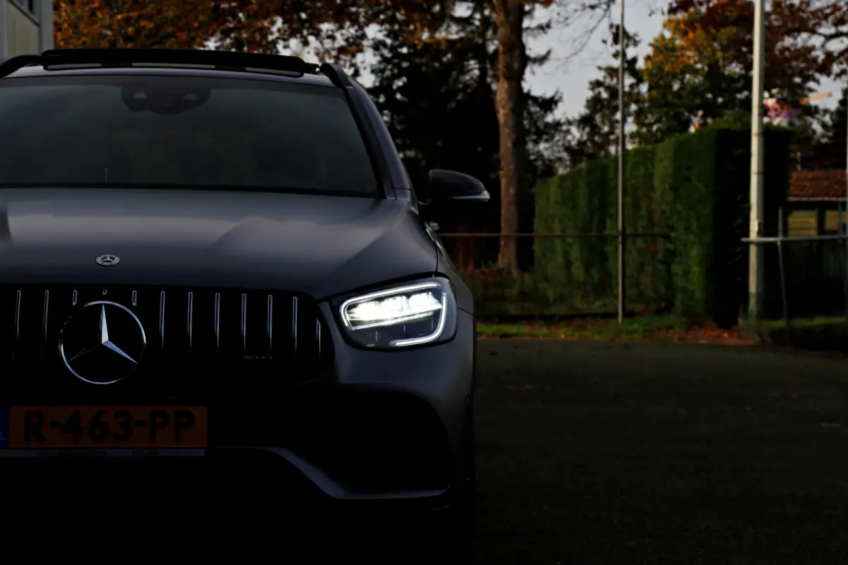 43 AMG 390PK 4MATIC 9-G Aut.*Designo Selenitgrau Mango!*Incl. BTW*Nieuw Model*Perfect MB Onderh.*Night Pakket/Pano/Sfeerverl./Matrix LED/Elek. Trekhaak/Burmester/Apple Carplay-Android/HUD/MB