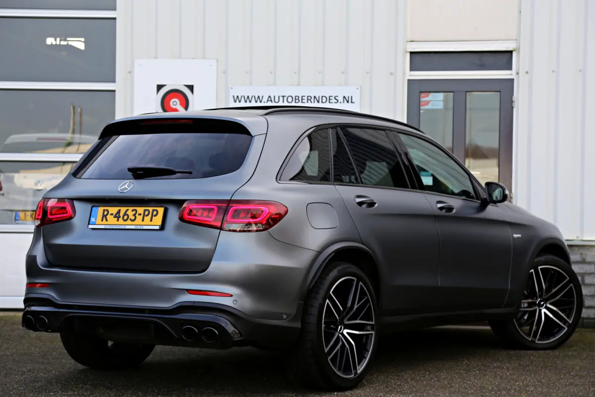 43 AMG 390PK 4MATIC 9-G Aut.*Designo Selenitgrau Mango!*Incl. BTW*Nieuw Model*Perfect MB Onderh.*Night Pakket/Pano/Sfeerverl./Matrix LED/Elek. Trekhaak/Burmester/Apple Carplay-Android/HUD/MB