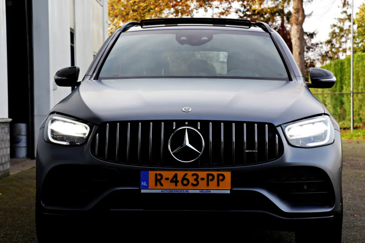 43 AMG 390PK 4MATIC 9-G Aut.*Designo Selenitgrau Mango!*Incl. BTW*Nieuw Model*Perfect MB Onderh.*Night Pakket/Pano/Sfeerverl./Matrix LED/Elek. Trekhaak/Burmester/Apple Carplay-Android/HUD/MB