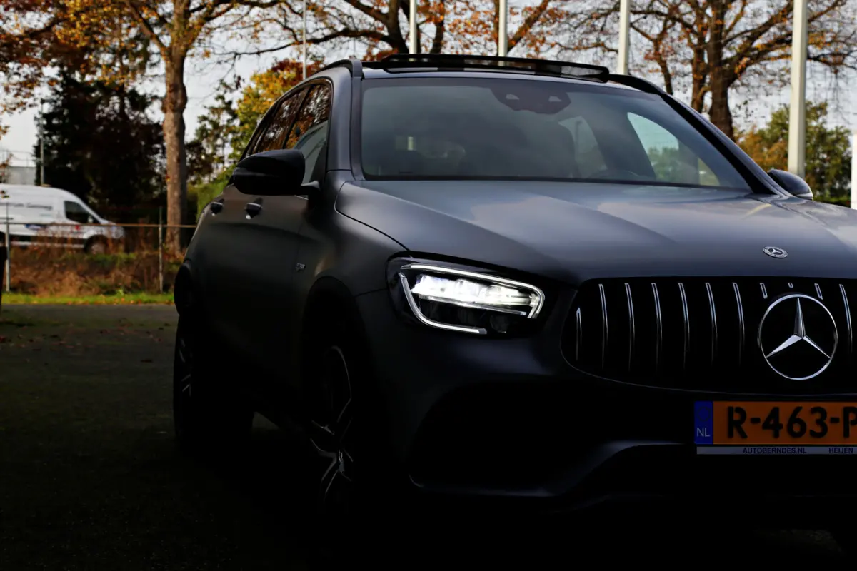 43 AMG 390PK 4MATIC 9-G Aut.*Designo Selenitgrau Mango!*Incl. BTW*Nieuw Model*Perfect MB Onderh.*Night Pakket/Pano/Sfeerverl./Matrix LED/Elek. Trekhaak/Burmester/Apple Carplay-Android/HUD/MB