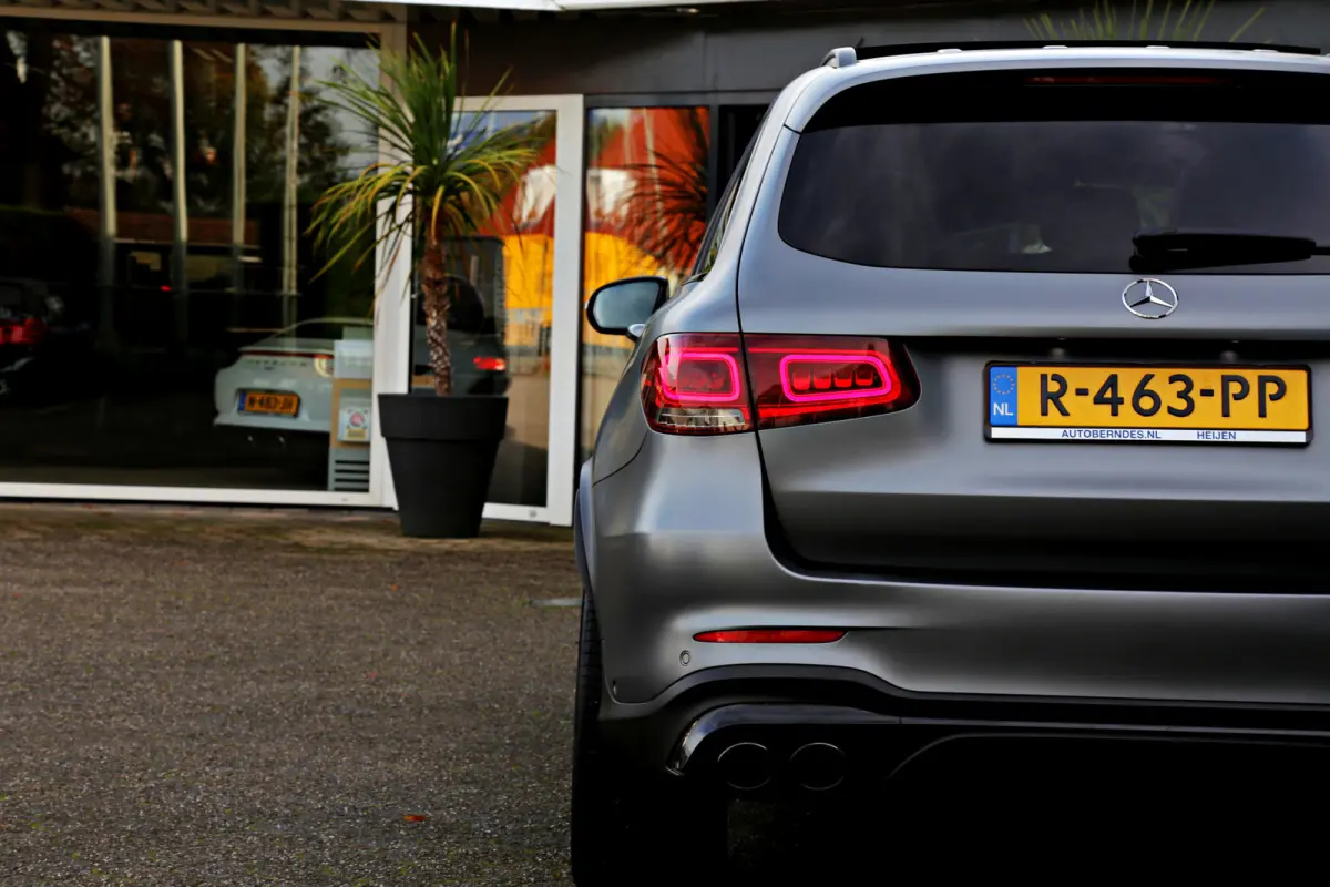 43 AMG 390PK 4MATIC 9-G Aut.*Designo Selenitgrau Mango!*Incl. BTW*Nieuw Model*Perfect MB Onderh.*Night Pakket/Pano/Sfeerverl./Matrix LED/Elek. Trekhaak/Burmester/Apple Carplay-Android/HUD/MB