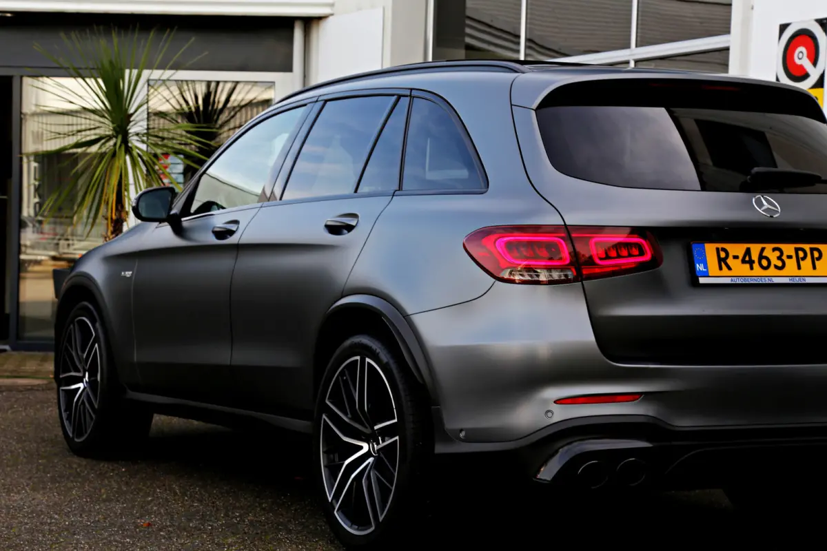 43 AMG 390PK 4MATIC 9-G Aut.*Designo Selenitgrau Mango!*Incl. BTW*Nieuw Model*Perfect MB Onderh.*Night Pakket/Pano/Sfeerverl./Matrix LED/Elek. Trekhaak/Burmester/Apple Carplay-Android/HUD/MB