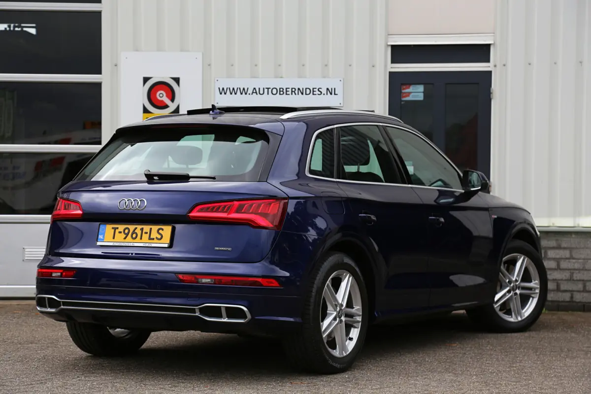 55 TFSI e 367PK Plug in S-Line Quattro Competition*Perfect Audi Onderh.*BTW*1ste Eig!*Luchtvering/Panodak/Head-Up/Elek. Trekhaak/Keyless Entry+Go/S-Line Sportstoelen/Stoelverw./LED/DAB/19 in