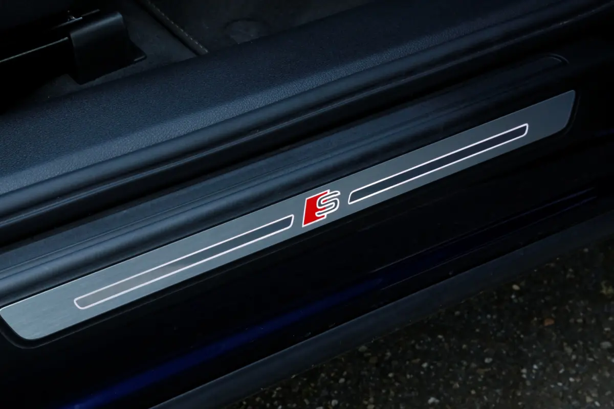 55 TFSI e 367PK Plug in S-Line Quattro Competition*Perfect Audi Onderh.*BTW*1ste Eig!*Luchtvering/Panodak/Head-Up/Elek. Trekhaak/Keyless Entry+Go/S-Line Sportstoelen/Stoelverw./LED/DAB/19 in