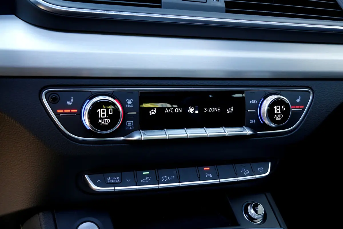 55 TFSI e 367PK Plug in S-Line Quattro Competition*Perfect Audi Onderh.*BTW*1ste Eig!*Luchtvering/Panodak/Head-Up/Elek. Trekhaak/Keyless Entry+Go/S-Line Sportstoelen/Stoelverw./LED/DAB/19 in