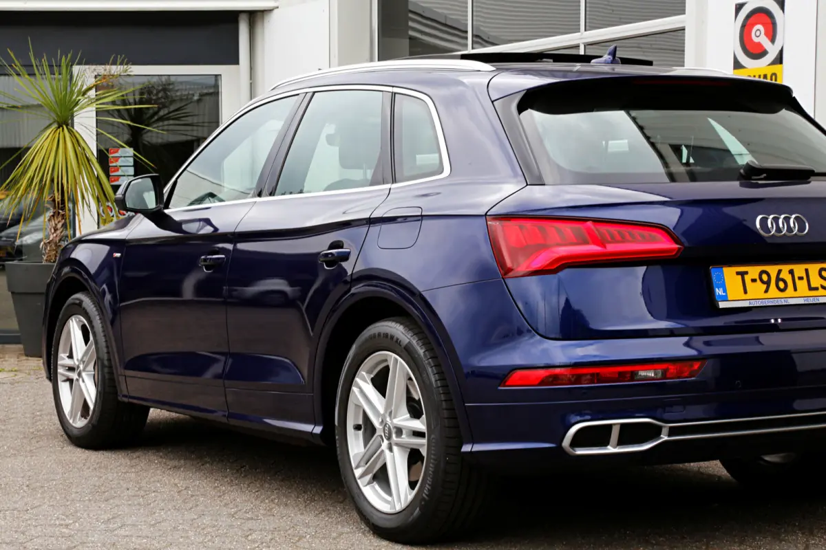 55 TFSI e 367PK Plug in S-Line Quattro Competition*Perfect Audi Onderh.*BTW*1ste Eig!*Luchtvering/Panodak/Head-Up/Elek. Trekhaak/Keyless Entry+Go/S-Line Sportstoelen/Stoelverw./LED/DAB/19 in