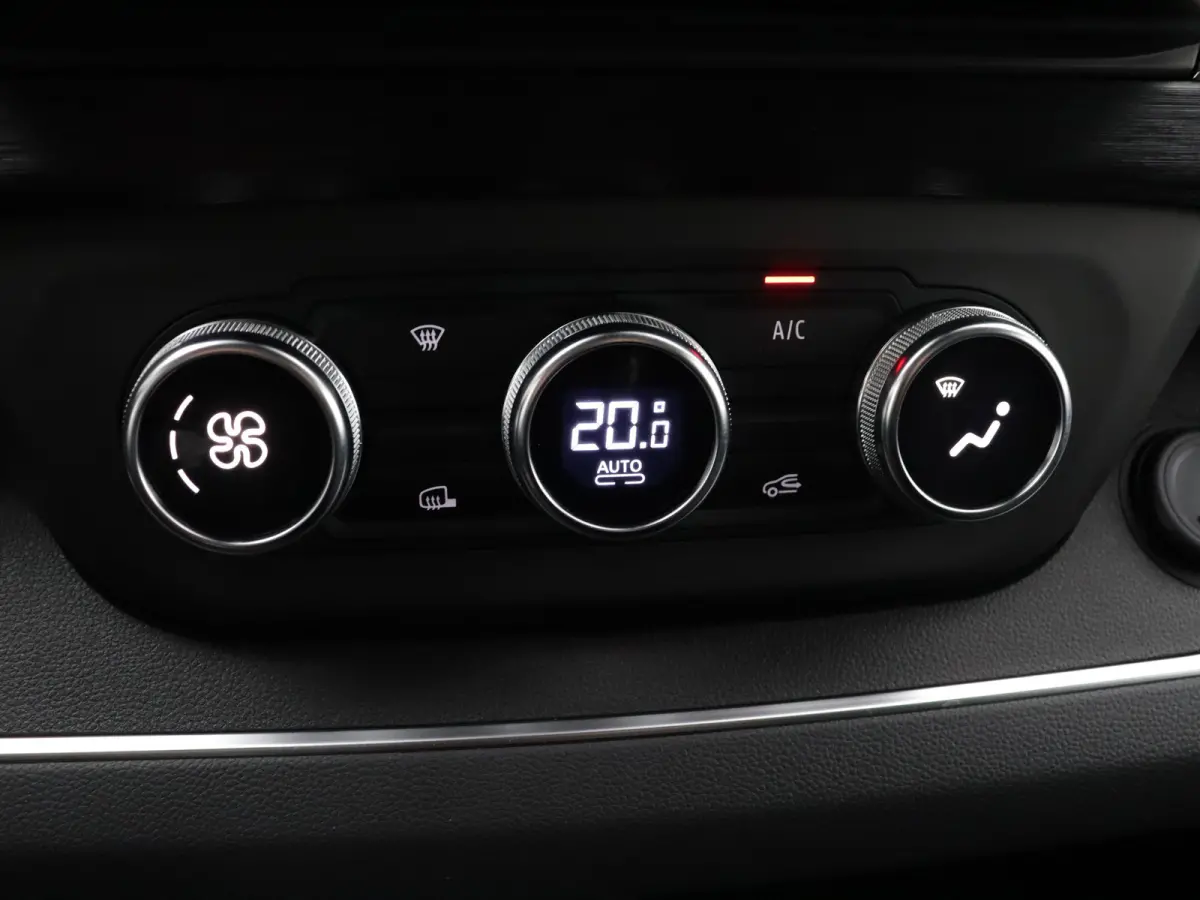 170PK L2H1 | 2 SCHUIFDEUREN | Luxe | DC DUBBEL CABINE BLACK EDITION | FULL OPTION | NAVIGATIE | CAMERA | KEYLESS | PARKEERSENSOREN