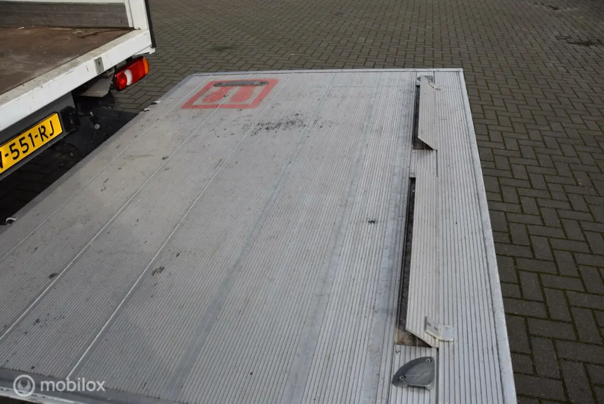 Bestel 335 2.0 BlueHDI Bakwagen + laadlift