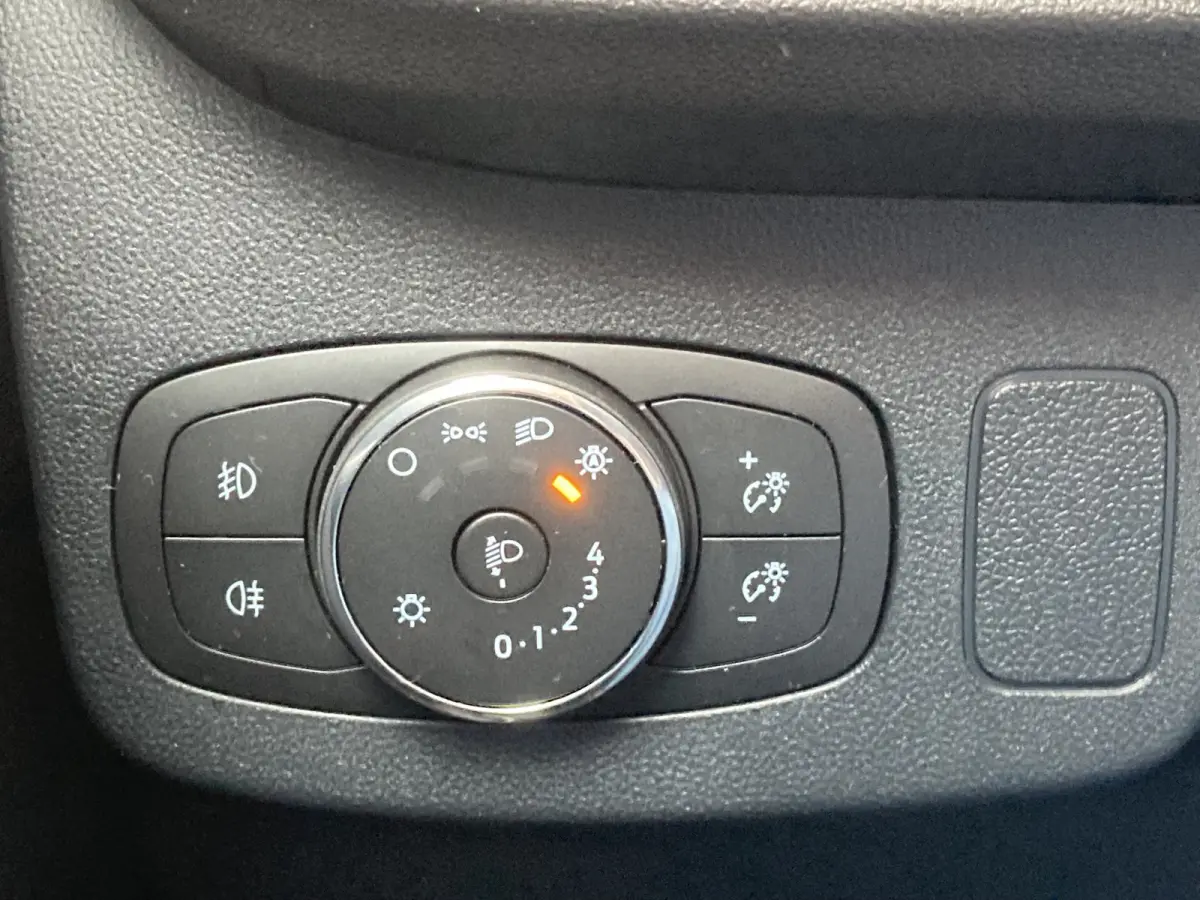 1.0 EcoBoost Titanium 125pk/92kW Automaat | Navigatie | Carplay/Auto | Cruise | Lane Keeping | Verkeersbordherkenning | Full LED | etc. etc. DEMO