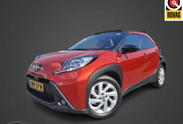 1.0 VVT-i MT Premium Leder Opendak