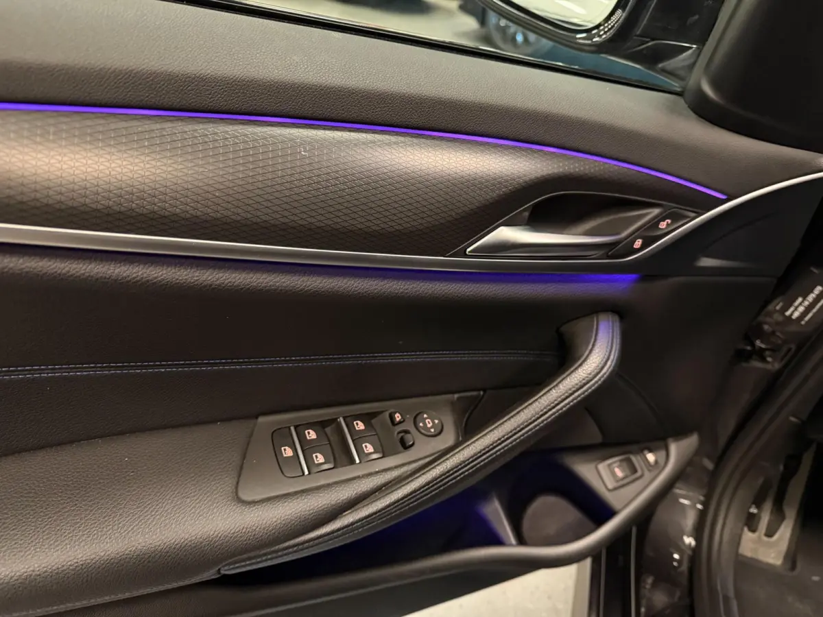 530e M-SPORT 20'' SOH-TEST/PANO/NAVI/CAM/DAB/CARPLAY/ECC/PDC/CRUISE///