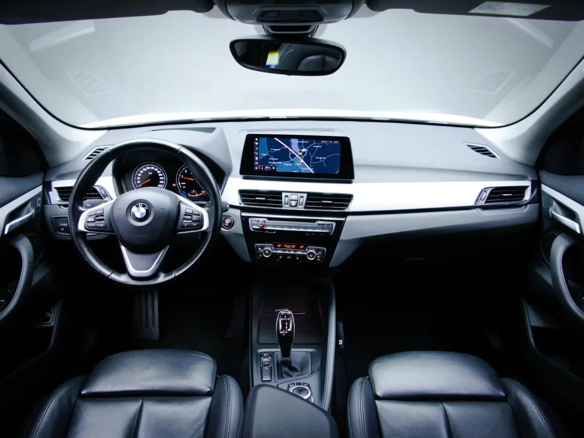 SDrive 18i High Executive Edition (HEAD-UP DISPLAY, TREKHAAK AFNEEMBAAR, NAVIGATIE PROFESSIONAL, STOELVERWARMING, AIRCO)