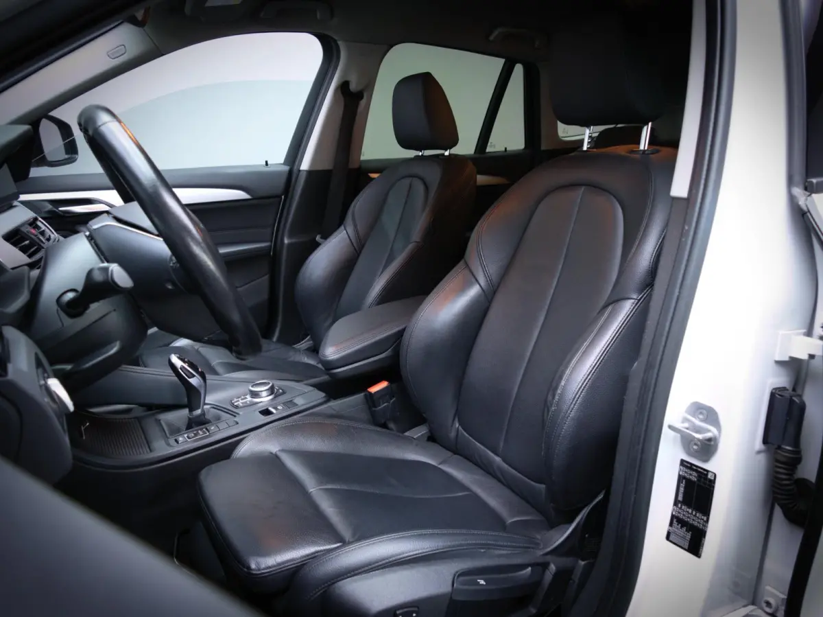 SDrive 18i High Executive Edition (HEAD-UP DISPLAY, TREKHAAK AFNEEMBAAR, NAVIGATIE PROFESSIONAL, STOELVERWARMING, AIRCO)